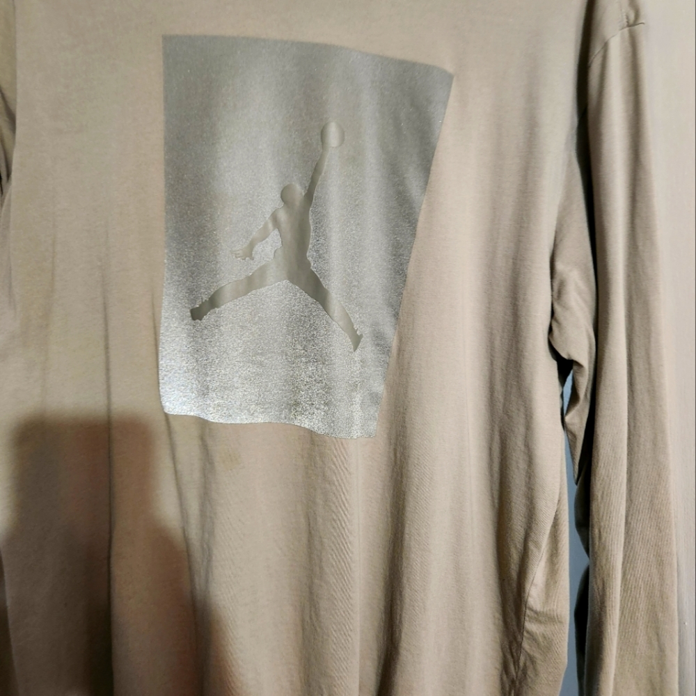 Jordan long sleeve shirt ( never worn)